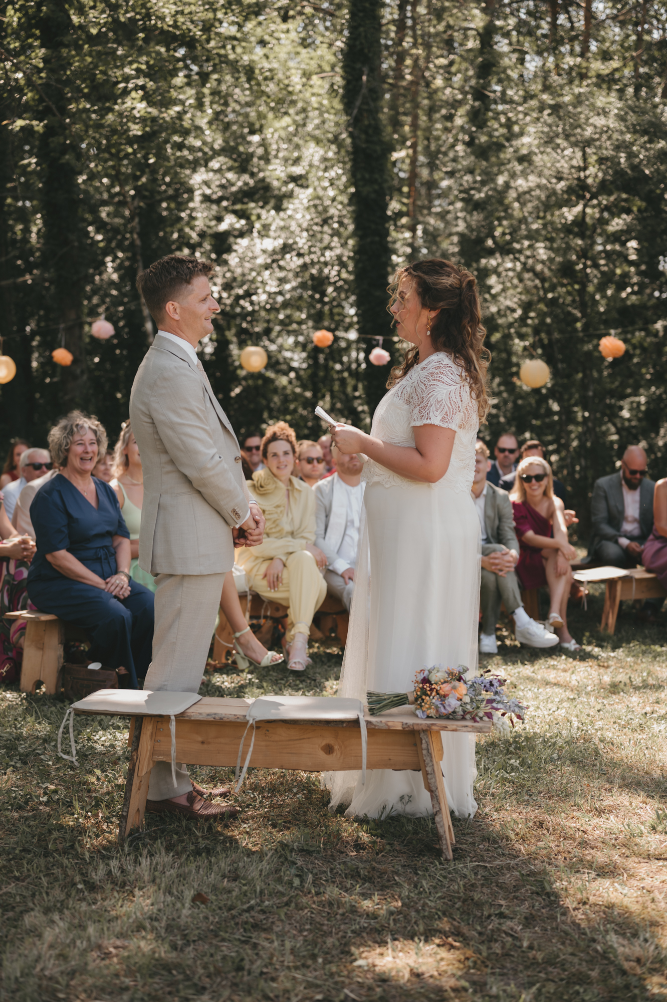 intieme en stijlvolle ceremonie in de buitenlucht