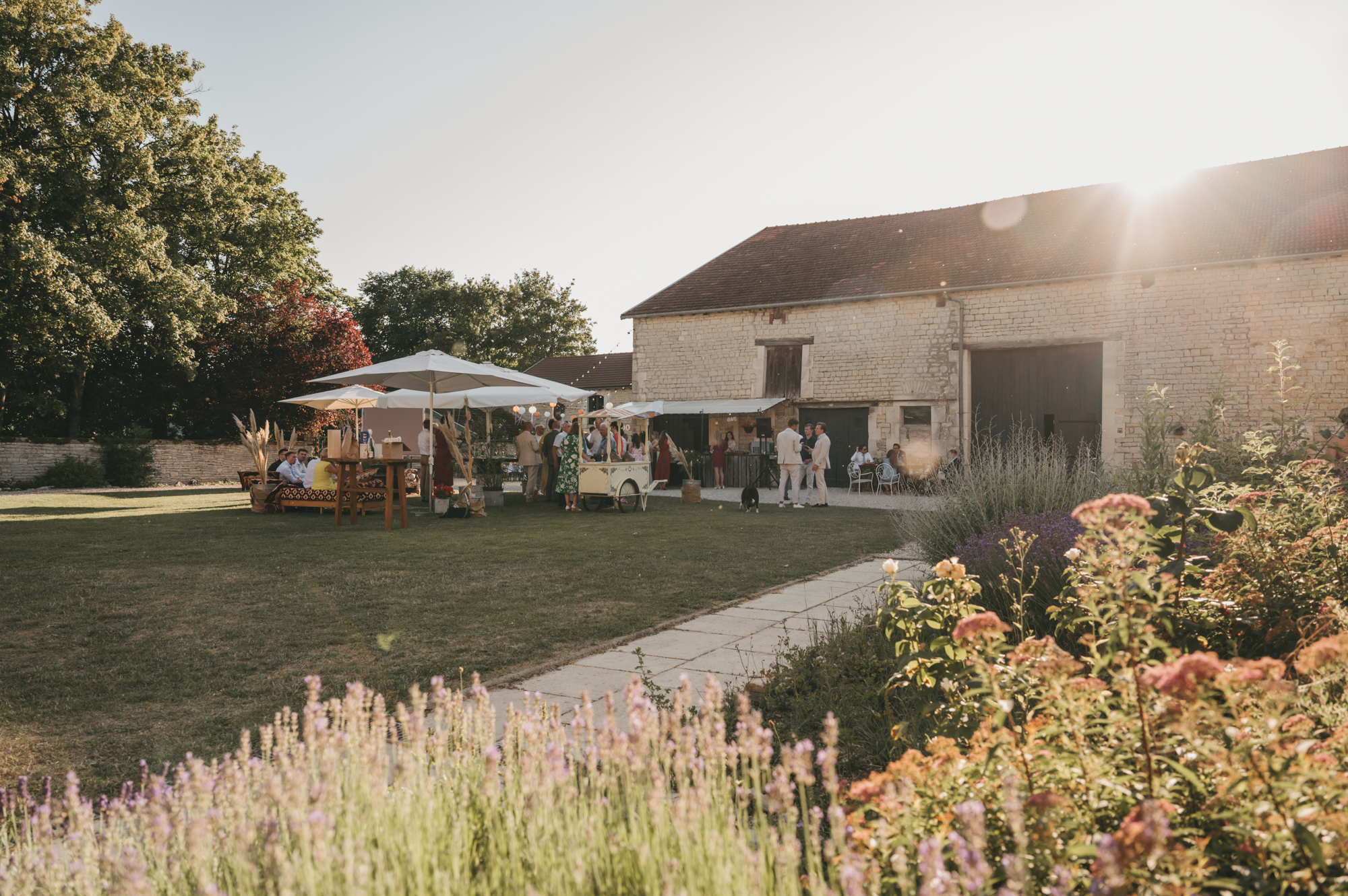 Dinersetting tijden destination Wedding bij trouwlocatie domaine rennepoint in Frankrijk