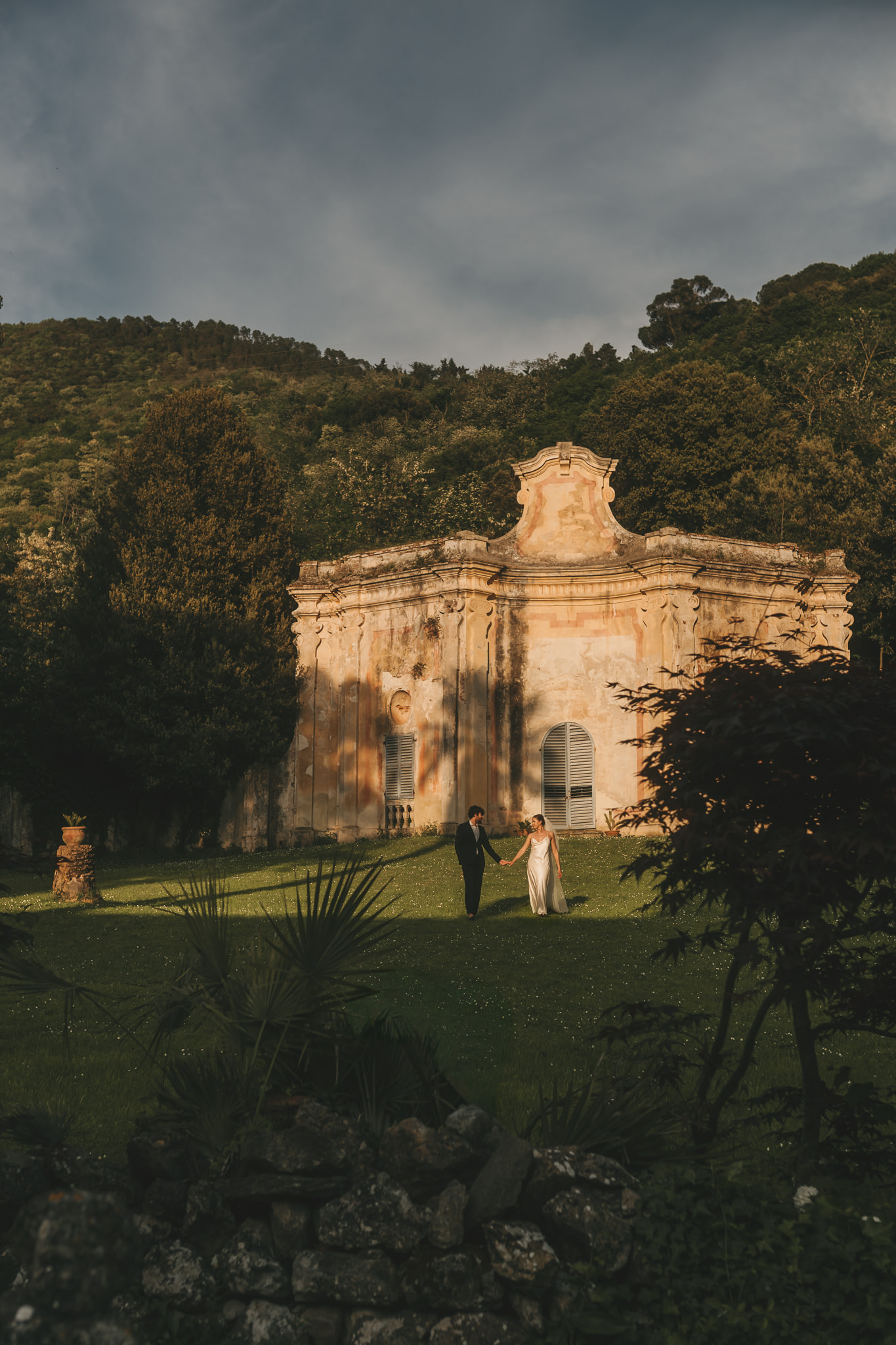Wedding couple in tuscany italy at villa di corliano